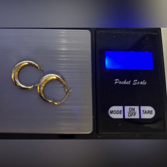 Stampd Gold Hoop Earrings - Picture 4 of 6